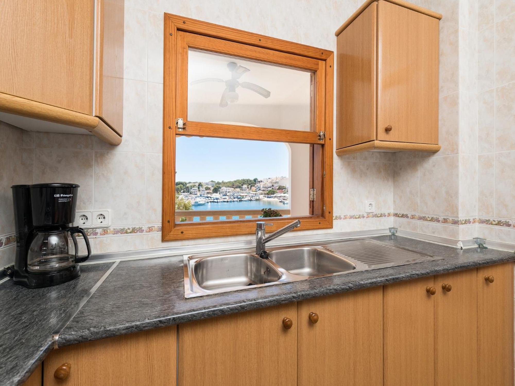 Spacious By The Sea Chalet *