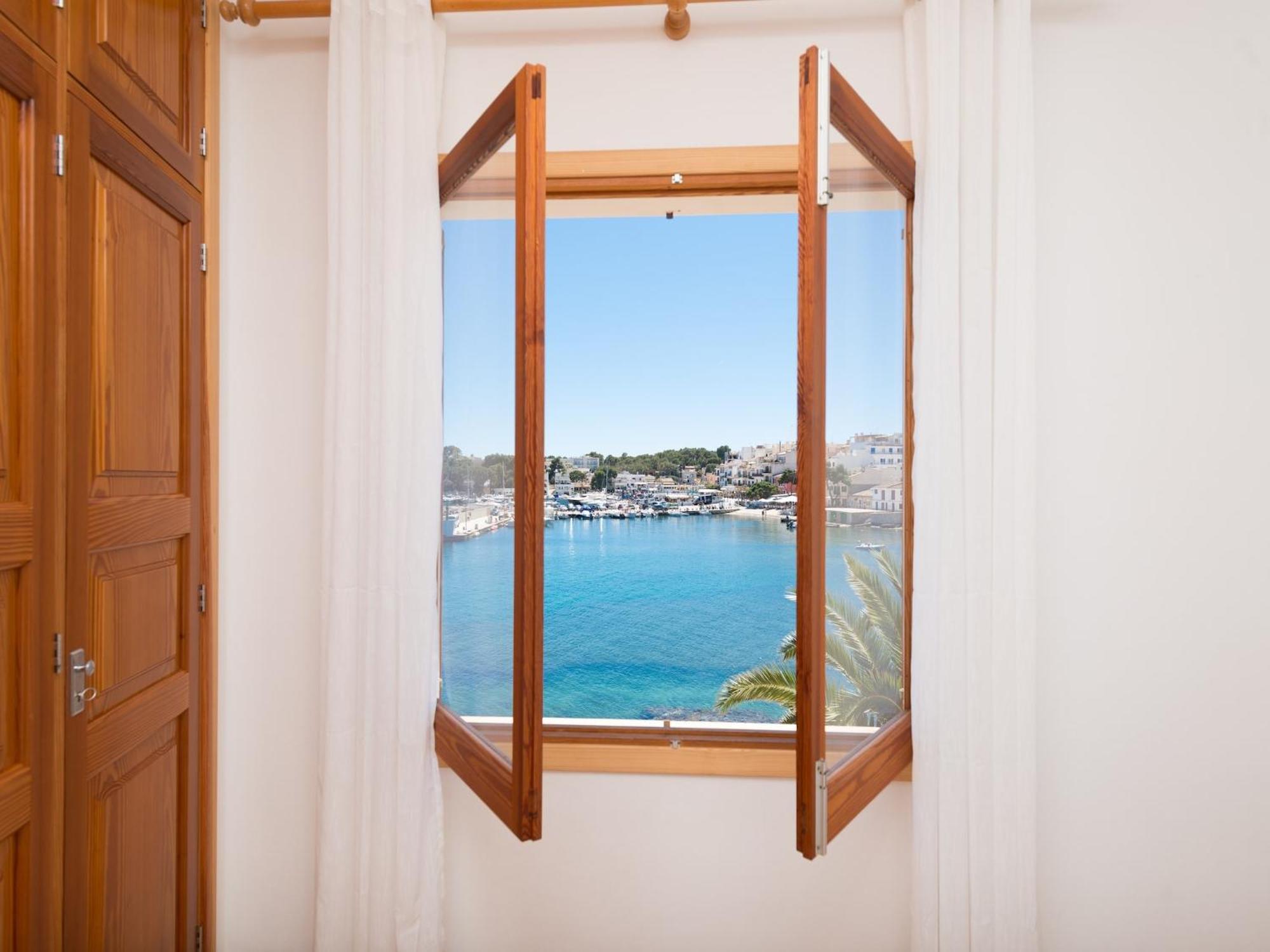 Chalet Spacious By The Sea