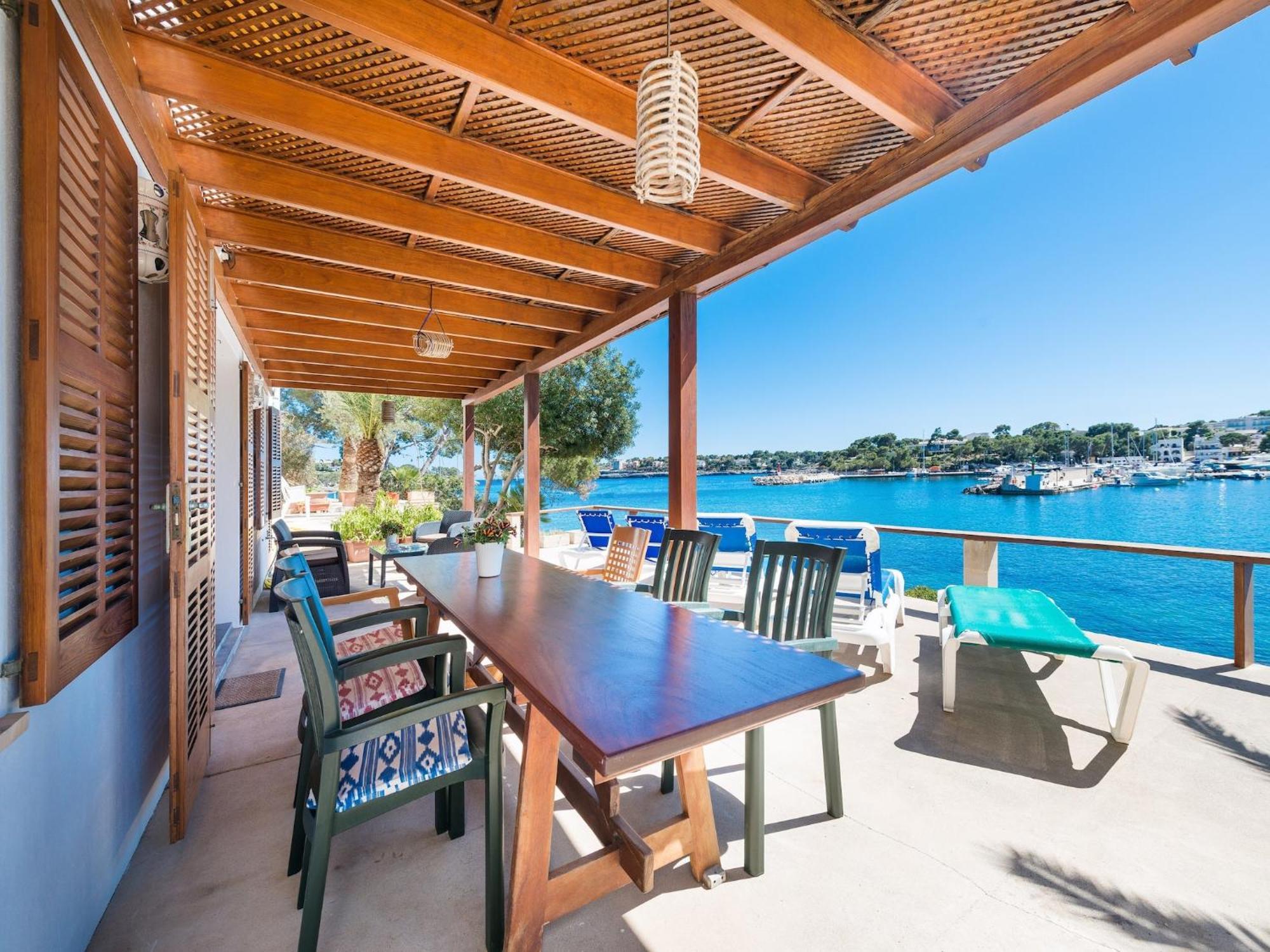 Chalet Spacious By The Sea